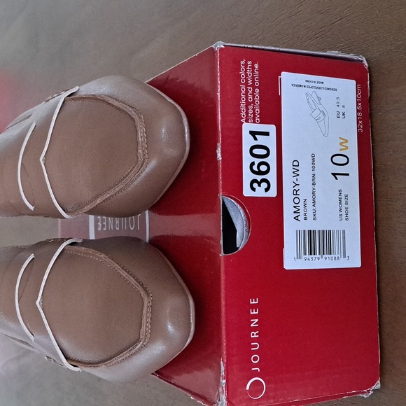 Journee Amory Kitten Heel Loafers  - Color: Brown - Size: 10 Wide - Picture 4 of 9